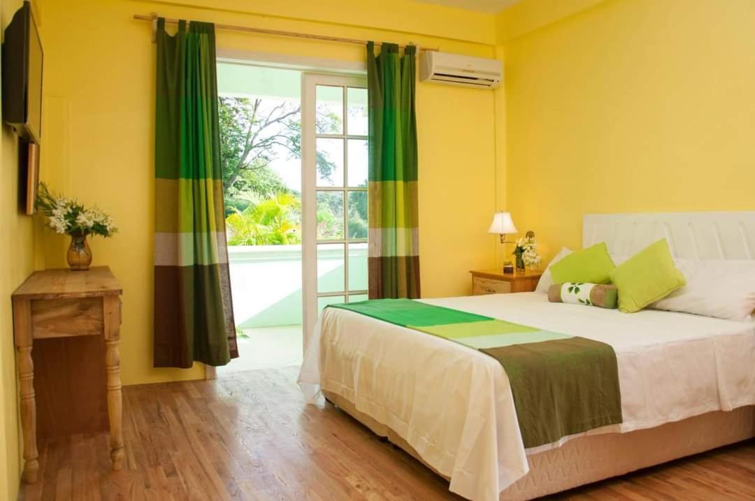 Diamond View Cottages Roseau Buitenkant foto